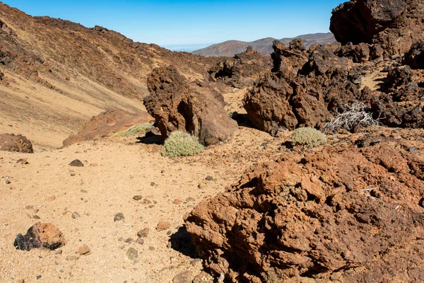 Espetacular paisagem vulcânica em ambiente deserto com formas de lava ímpias . — Fotografia de Stock