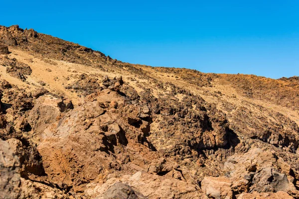 Spectacular volcanic landscape in desert environment with wicked lava shapes. — Stock Photo, Image