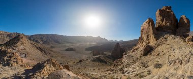 Panoramik manzaralı muhteşem volkanik krater lav formları birçok ile.