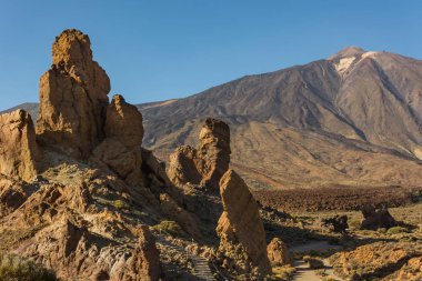 Muhteşem lav formları birçok şekil ve boyutlarda volkanik aktivite sonucunda,