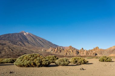 Panoramik manzaralı muhteşem volkanik krater lav formları birçok ile.