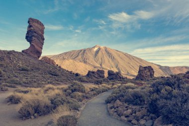 Muhteşem lav formları birçok şekil ve boyutlarda volkanik aktivite sonucunda,
