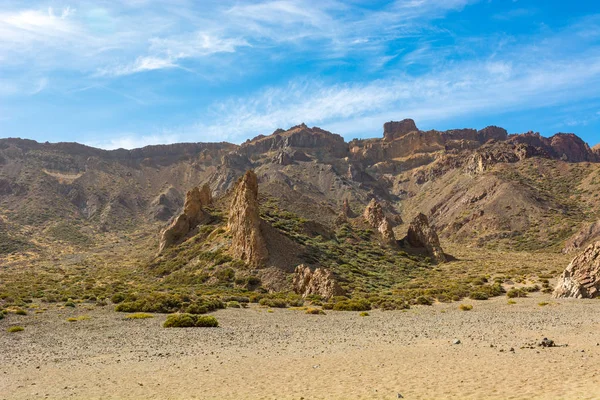 Spektakuläre Landschaft mit vielen interessanten Formen vulkanischer Aktivität. — Stockfoto