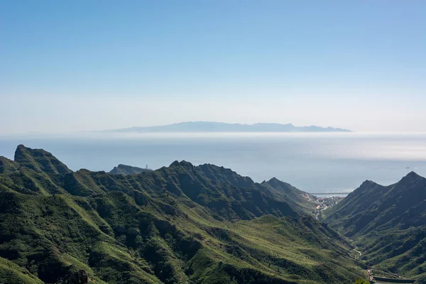 Spectaculair panorama uitzicht op het bos met betrekking tot Atlantic Island. — Stockfoto