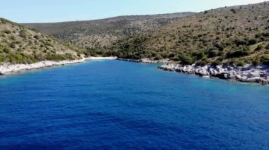 Muhteşem adriyatik koyuna uçan havadan görüntüleri.
