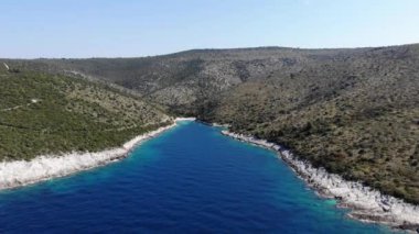 Muhteşem adriyatik koyuna uçan havadan görüntüleri.