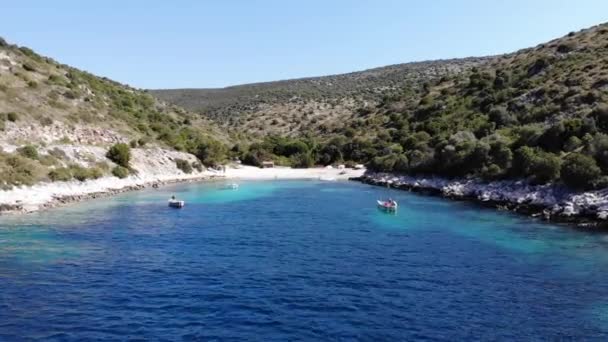 Muhteşem adriyatik koyuna uçan havadan görüntüleri. — Stok video