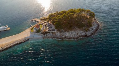 Yarımada denize uzanan muhteşem hava manzara.