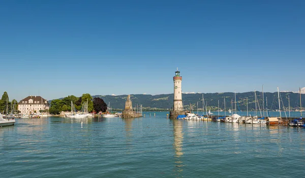 Lindau, deutschland - july16: malerische hafenstadt lindau am see, am 16. juli 2019 lindau, deutschland — Stockfoto