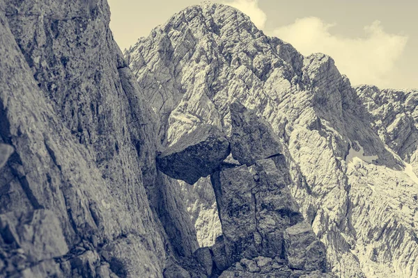Chaîne de montagnes paysage naturel. Paysage des couches alpines. — Photo