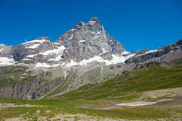 Espectacular vista de Matterhorn desde el lado italiano. — Foto de Stock