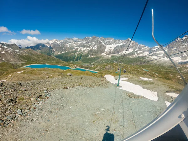 Spektakulärt bergslandskap sett från linbana lift. — Stockfoto