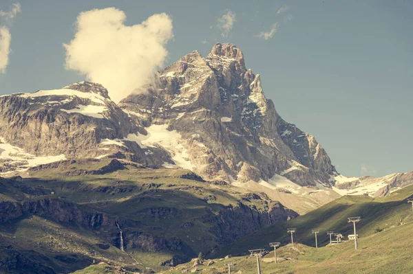 Vista espetacular de Matterhorn do lado italiano. — Fotografia de Stock