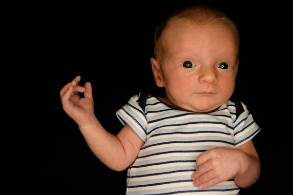 Baby Hayden op zwart-drie weken oud — Stockfoto