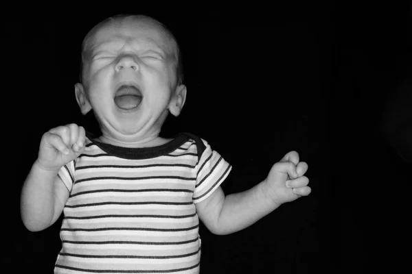 Bebé Hayden en negro - Tres semanas de edad — Foto de Stock