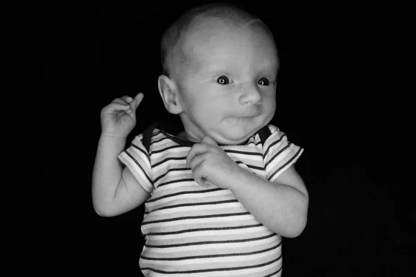 Baby Hayden op zwart-drie weken oud — Stockfoto