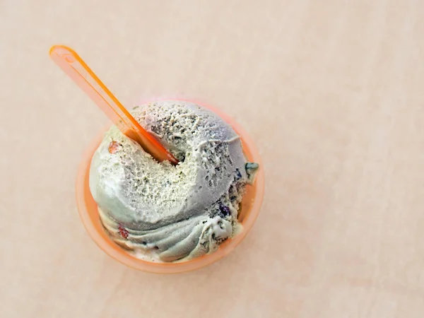 Ice cream with pistachios in a plastic cup — Stock Photo, Image