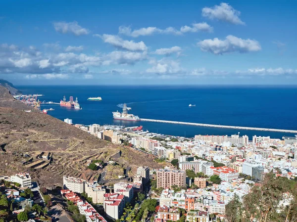 Entrada al puerto de Santa Cruz de Tenerife fotografiada desde lo alto . Fotos De Stock Sin Royalties Gratis