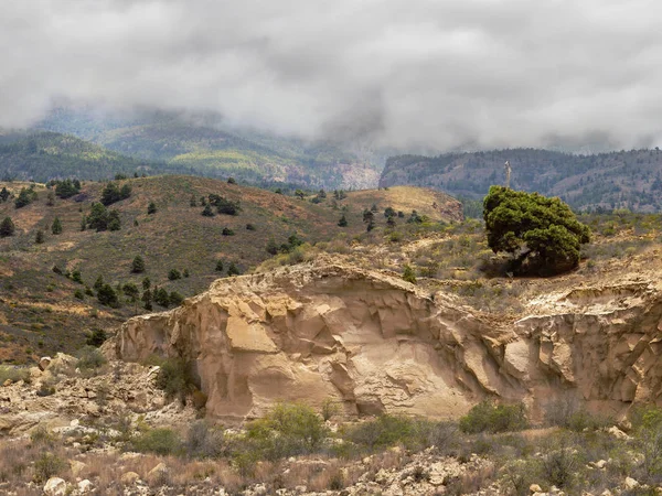 Con dispositivo grueso gastado toba montaña en teneriffa — Foto de Stock