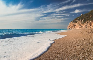 Lefkada Beach, Orta mavi su ile öğleden sonra Yunanistan