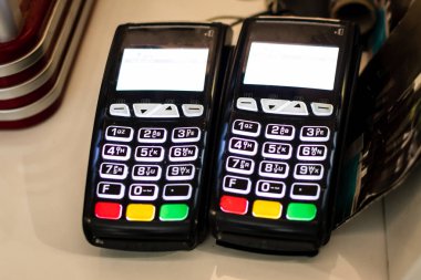 Kredi kartı makinesi, ödeme terminali, satış noktası, Pos yakın çekim fotoğrafı