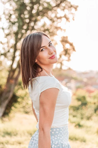 Outdoor Portret Van Jonge Mooie Vrouw Middag Licht — Stockfoto