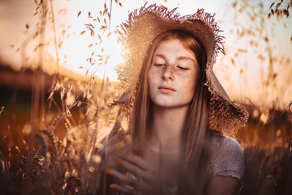 Gros Plan Portrait Jeune Fille Rousse Adolescente Avec Des Taches — Photo