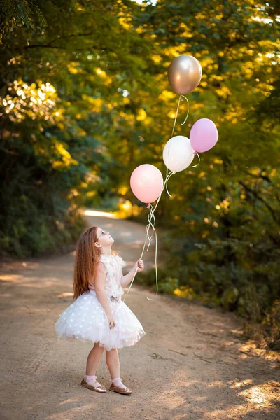 Little Redhead Holds Balloons Out Nature Celebration Concept — Stock Photo, Image