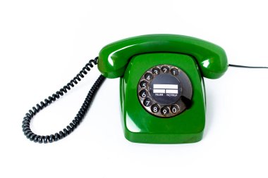 Eski yeşil telefon, beyaz arkaplanda izole.