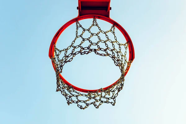Vista Inferiore Del Cerchio Basket Rosso Copia Spazio — Foto Stock