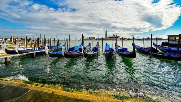 Гондолы Летнем Путешествии Венеции — стоковое фото