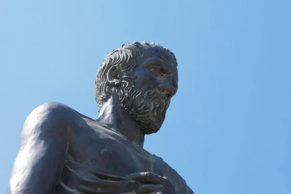 Monument to Zeno of Citium in Larnaca. Close-up. The head of the — Stock Photo, Image