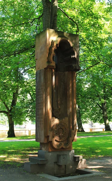 O monumento como um símbolo de amizade entre o estoniano e — Fotografia de Stock