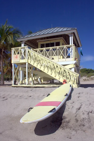 Ready for the rescue at Crandon Park — Stock Photo, Image