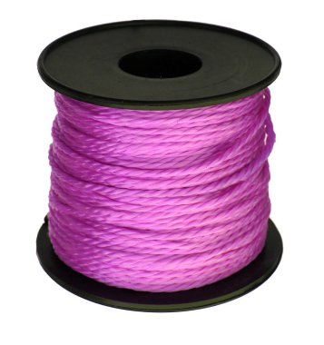 Biriktirme veya bobin naylon ip beyaz arka plan üzerinde izole