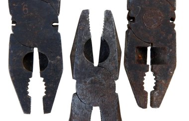 Beyaz bir arka plan üzerinde izole paslı kombinasyonu kesme pense
