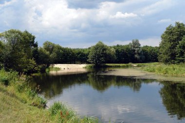 Güzel yaz nehir manzara Bohuslav city Ukrayna yakınındaki Ros nehrinde