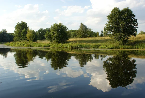 Die Malerische Sommerliche Flusslandschaft Fluss Ros Der Nähe Der Stadt — Stockfoto