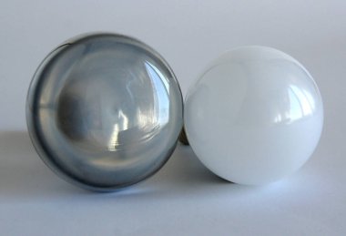 Akkor ve Led Işık Ampüller