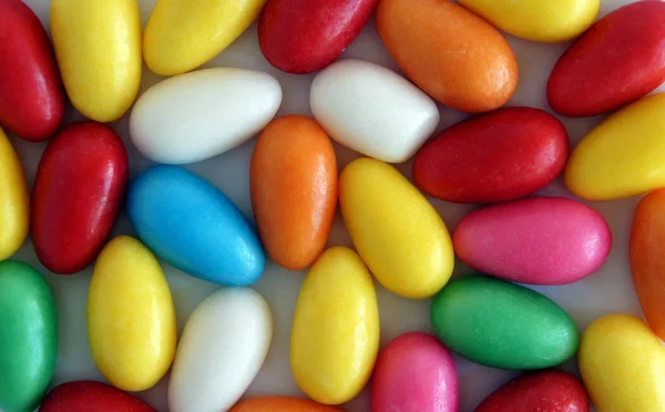 Многоцветная конфетная драже — стоковое фото