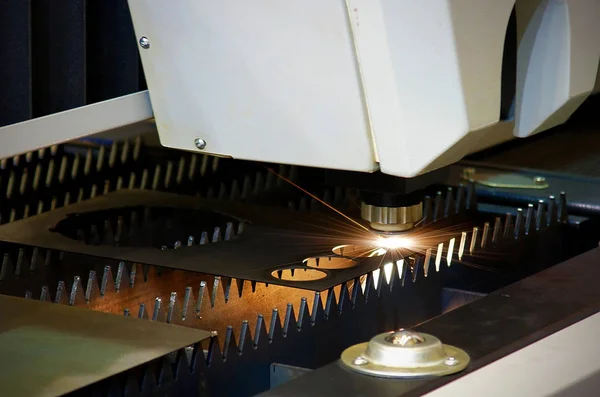 Máquina para corte a plasma de metais — Fotografia de Stock