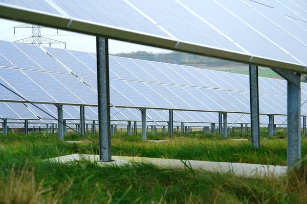 Panel fotovoltaico para producción eléctrica renovable — Foto de Stock