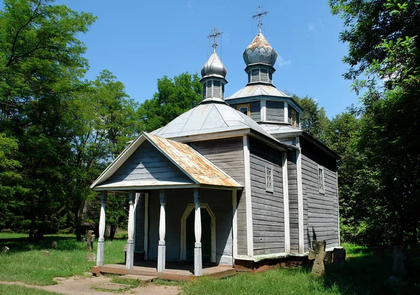 Alte hölzerne ukrainische Kirche — Stockfoto