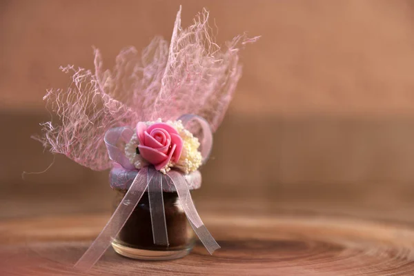 çiçek ve kurdele ile süslü düğün şeker