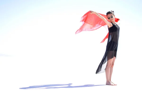 tuz gölünde dans eden kız