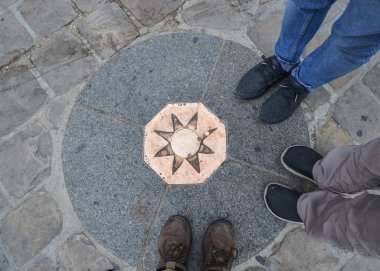 Point Zero - işareti Katedrali, Notre Dame de Paris mesafeden dünyanın herhangi bir şehre aşağı sayma Paris yakınındaki meydanda.