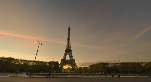 Paris Fransa Ekim 2018 Alacakaranlıkta Eyfel Kulesi Eluminate Eyfel Kulesi — Stok fotoğraf