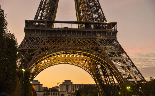 Paris Fransa Ekim 2018 Alacakaranlıkta Eyfel Kulesi Eluminate Eyfel Kulesi — Stok fotoğraf