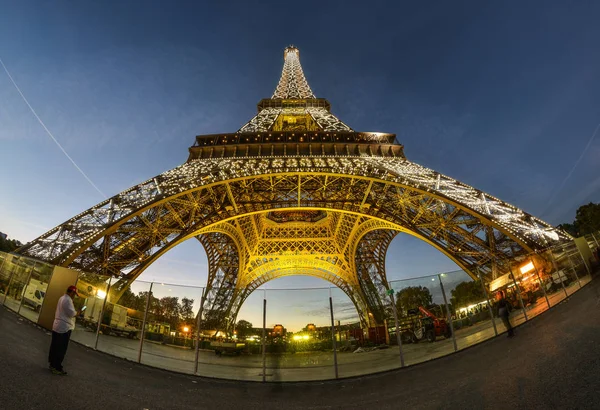 Paris Fransa Ekim 2018 Alacakaranlıkta Eyfel Kulesi Eluminate Eyfel Kulesi — Stok fotoğraf