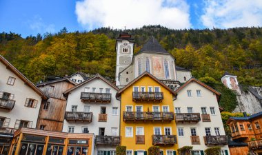 Hallstatt, Avusturya - 15 Ekim 2018. Eski Şehir Hallstatt, Avusturya. Büyüleyici bir göl köy Alpleri'nde Hallstatt.